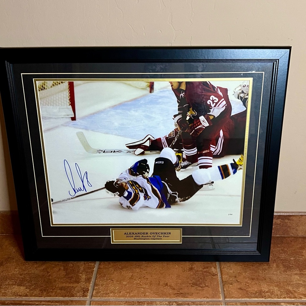 Rare Alexander Ovechkin 2006 Rookie of the year signed framed 16 x 20 photo